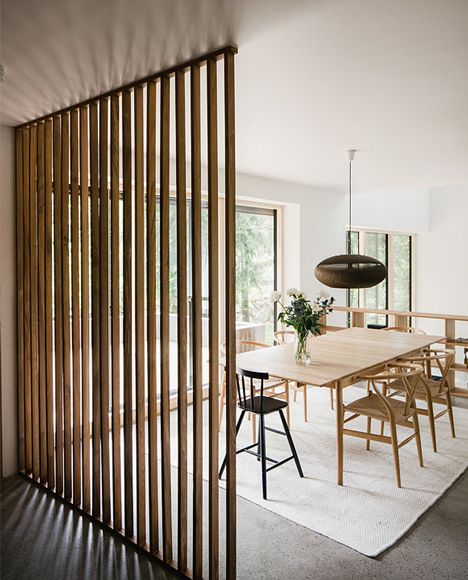 wooden-slats-divider-partition
