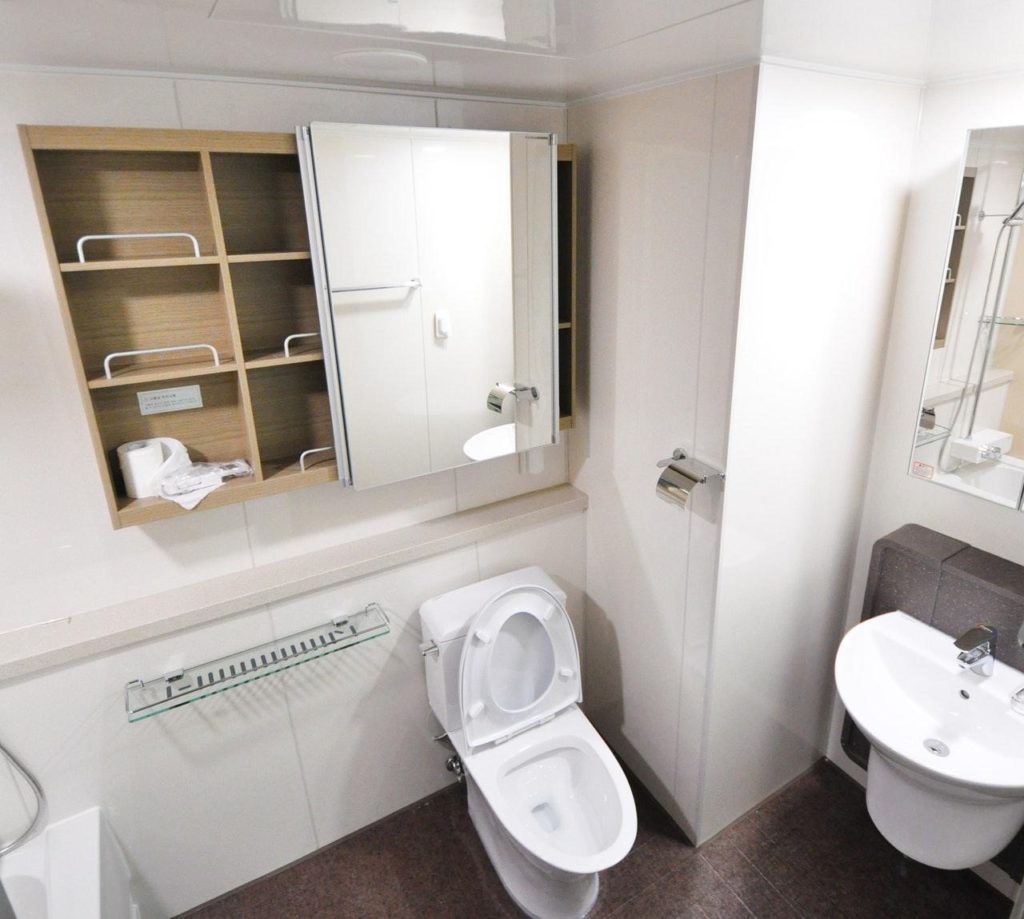 bathroom organisation